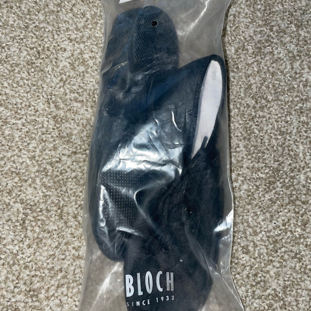 Bloch - Youth black like new soft toe jazz Shoes
